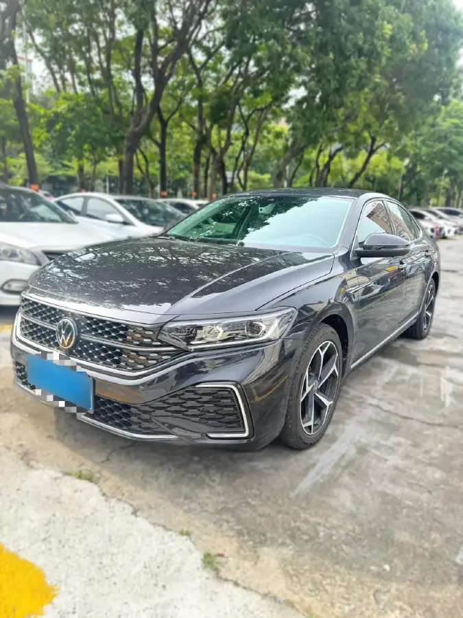 2025 Volkswagen Passat 2.0T 220HP L4 7DCT