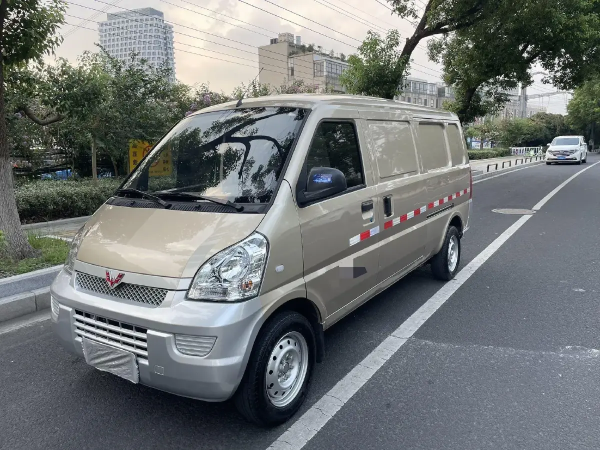 2019 WuLing RongGuang 1.5L 107HP L4 5MT
