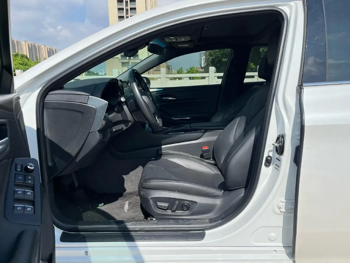 2023 Toyota Avalon 2.0L 177HP L4 CVT,autocango,china used car exporter,china ev exporter,chinese used car exporter,chinese used ev exporter