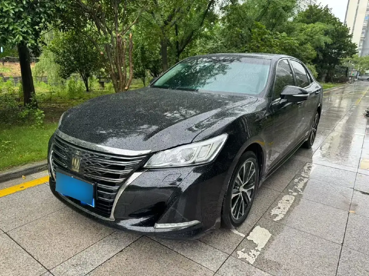 2018 Toyota Crown 2.0T 235HP L4 8AT