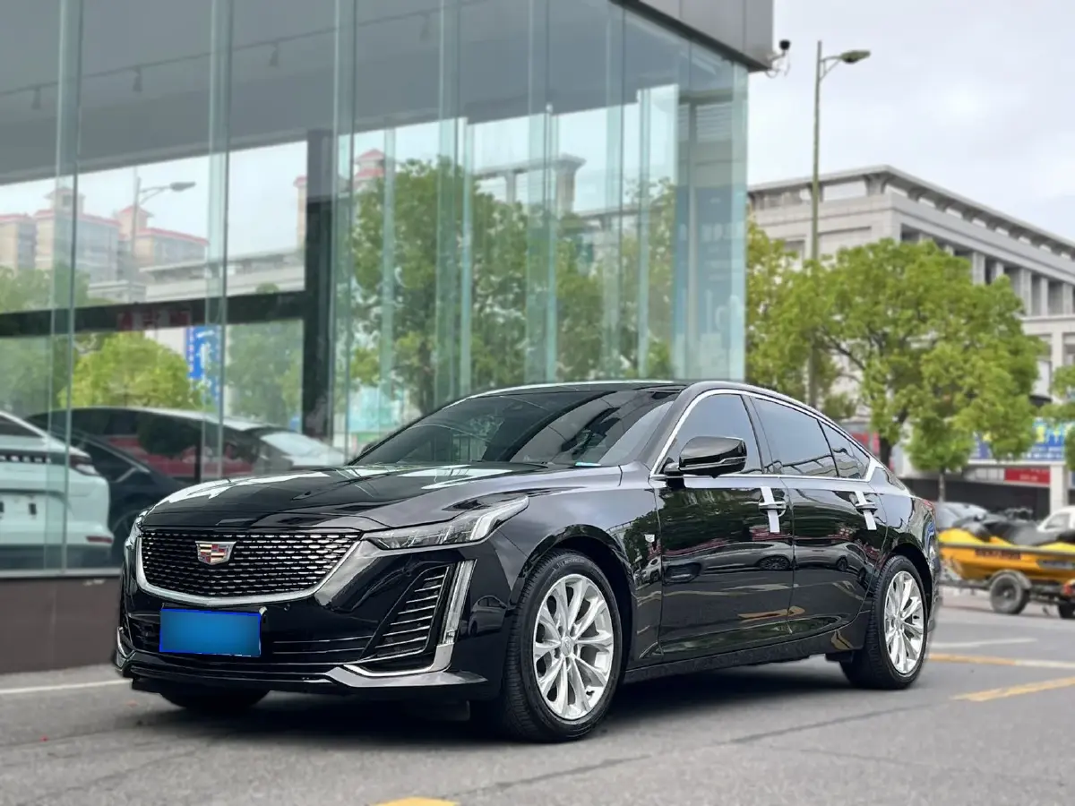 2023 Cadillac CT5 2.0T 237HP L4 10AT