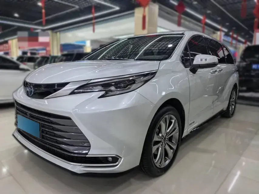 2023 Toyota Sienna 2.5L 189HP L4 E-CVT Hybrid