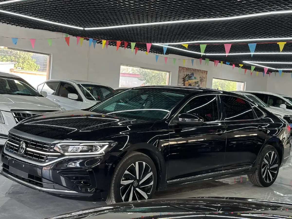 2022 Volkswagen Passat 2.0T 186HP L4 7DCT