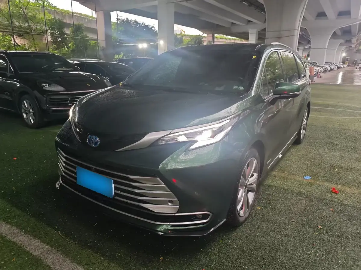 2023 Toyota Sienna 2.5L 189HP L4 E-CVT Hybrid