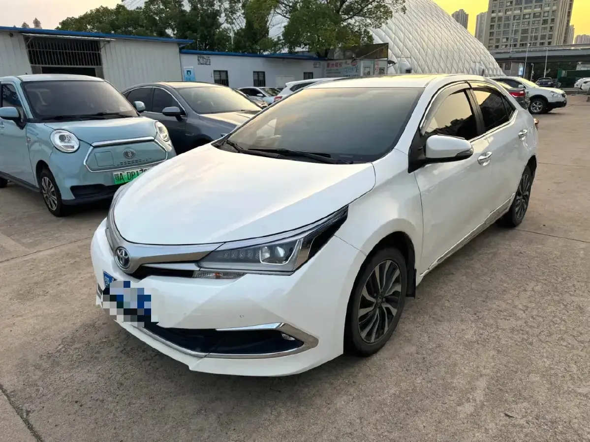 2017 Toyota Corolla 1.8L 99HP L4 E-CVT Hybrid