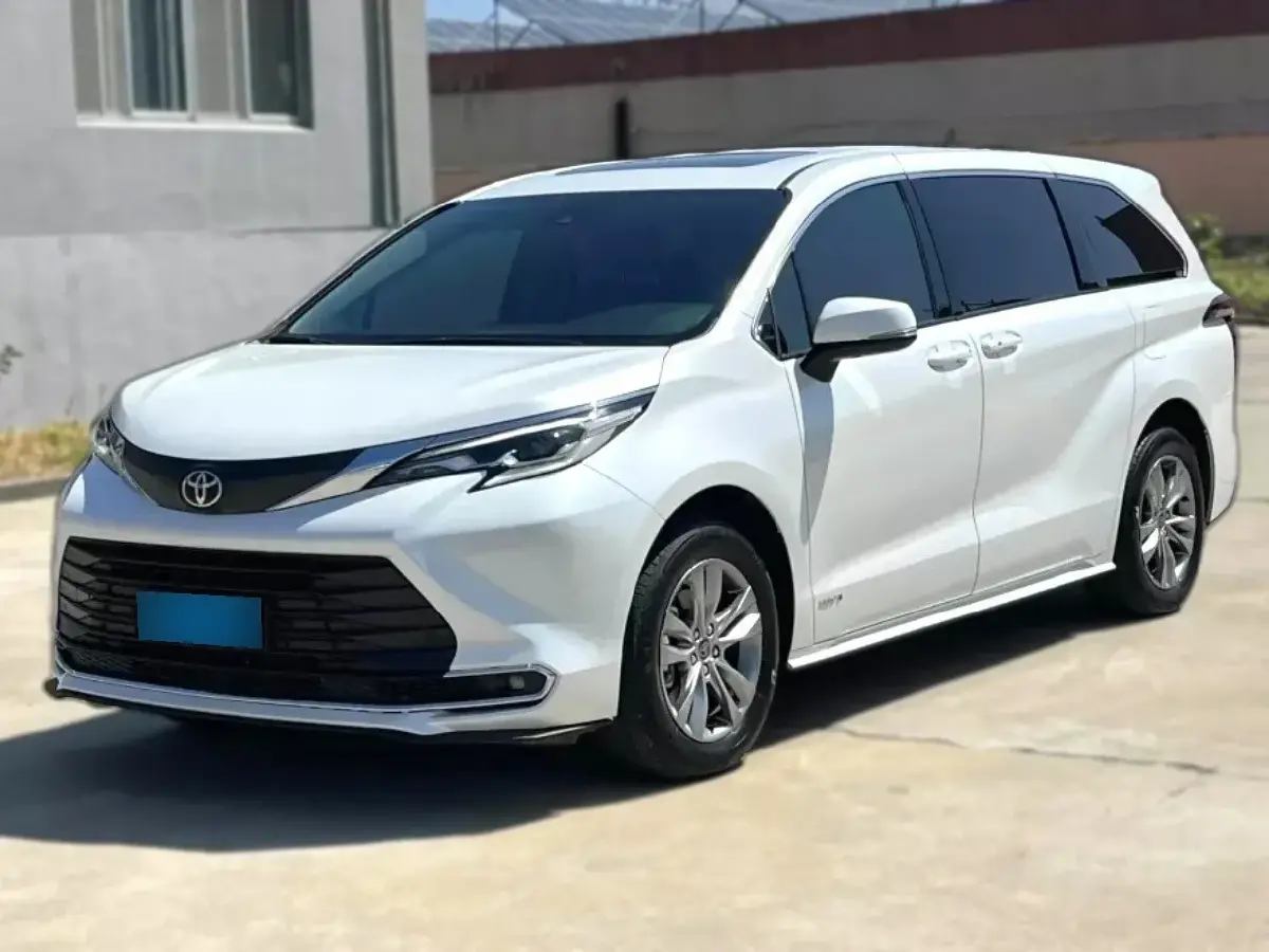 2023 Toyota Sienna 2.5L 189HP L4 E-CVT Hybrid