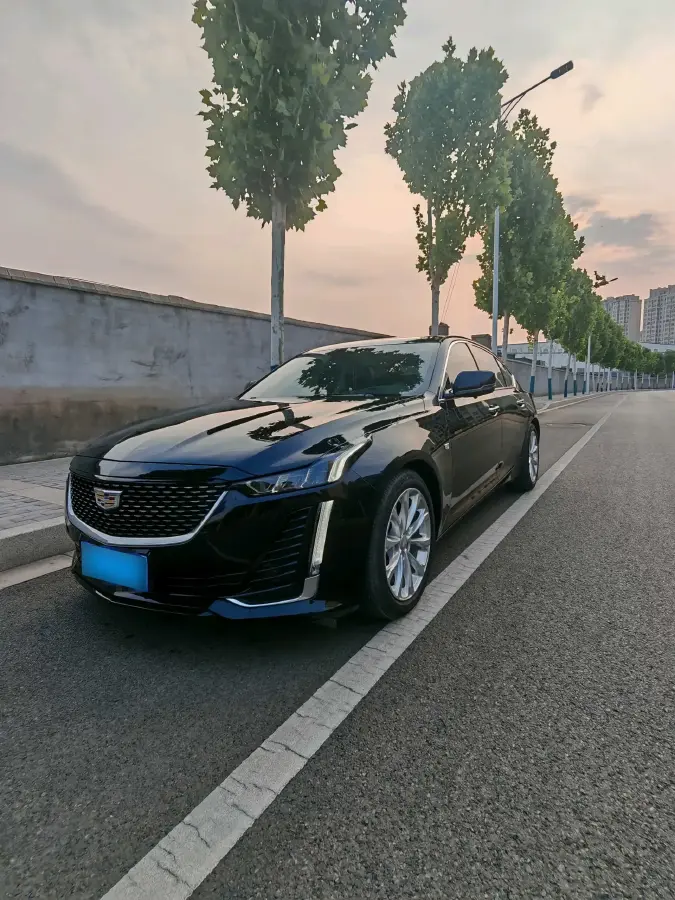 2022 Cadillac CT5 2.0T 237HP L4 10AT