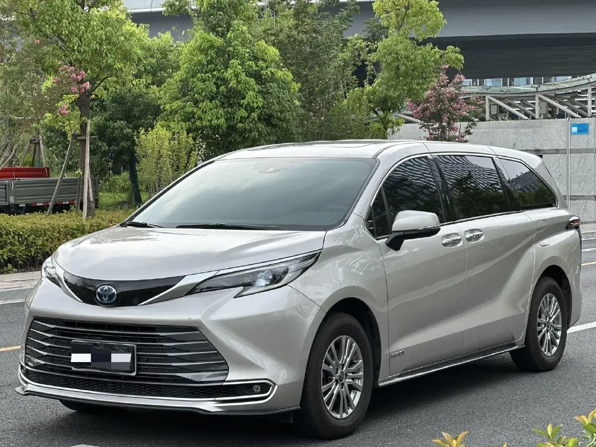 2021 Toyota Sienna 2.5L 192HP L4 E-CVT Hybrid