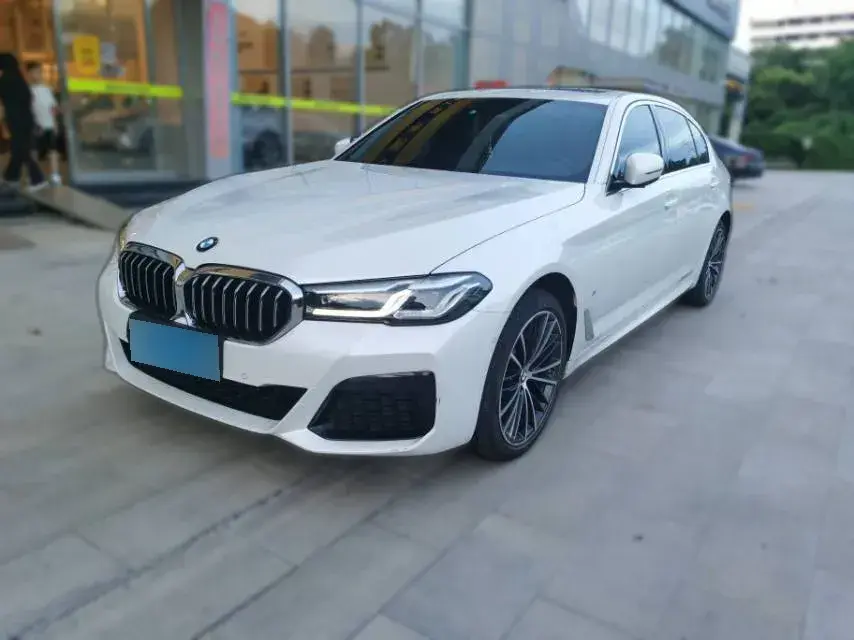 2022 BMW 5 Series 2.0T 252HP L4 8AT