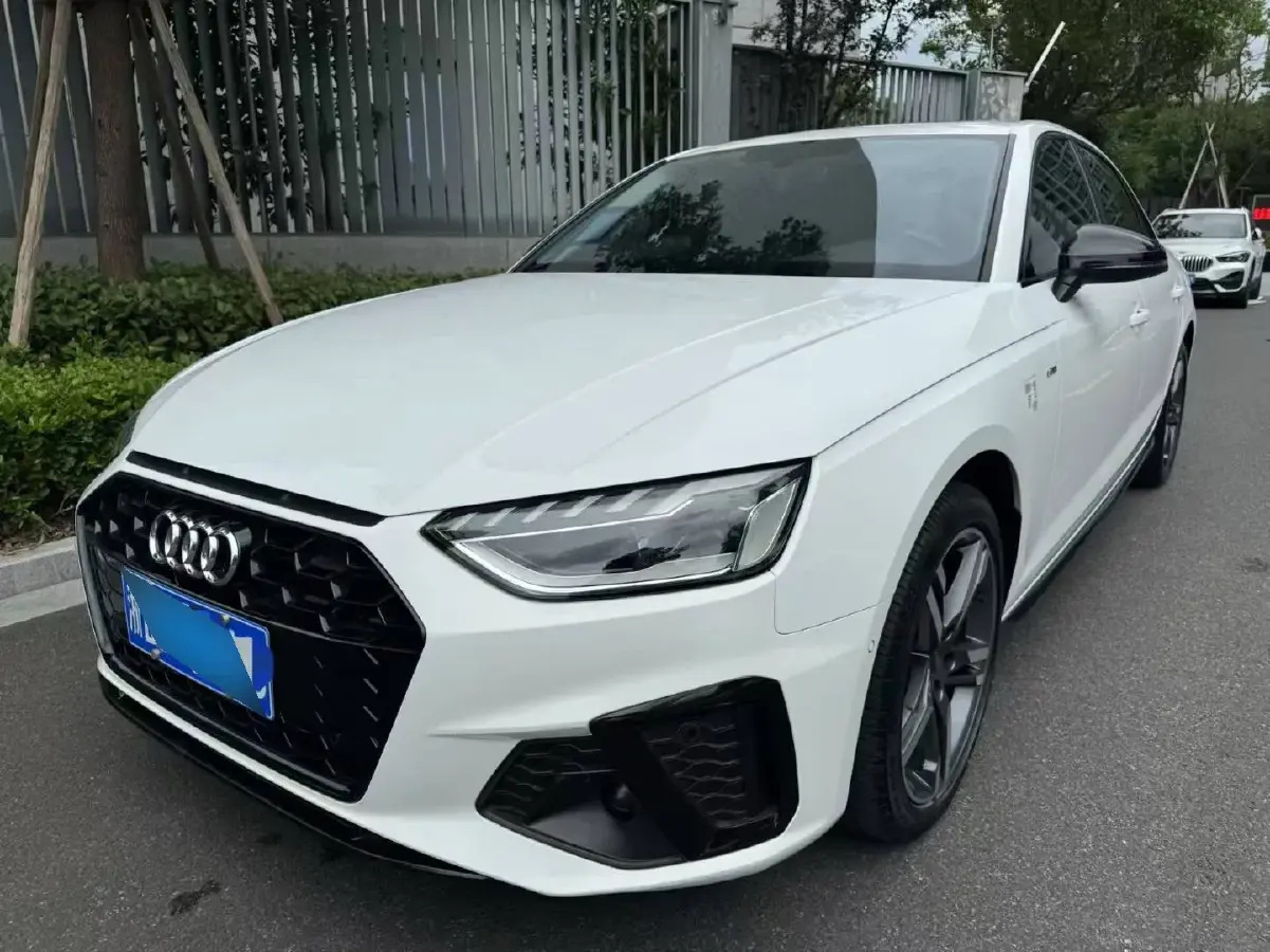 2022 Audi A4L 2.0T 190HP L4 7DCT