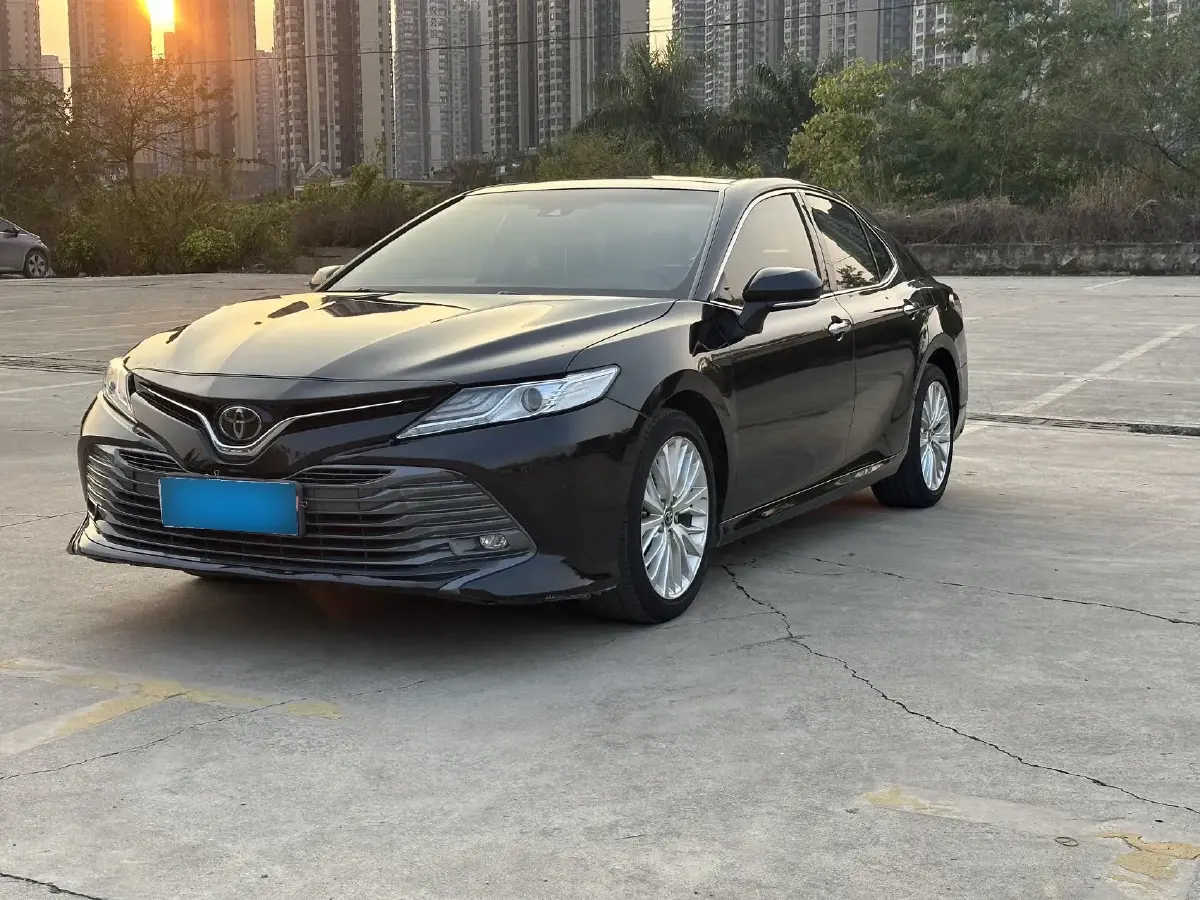 2019 Toyota Camry 2.5L 209HP L4 8AT