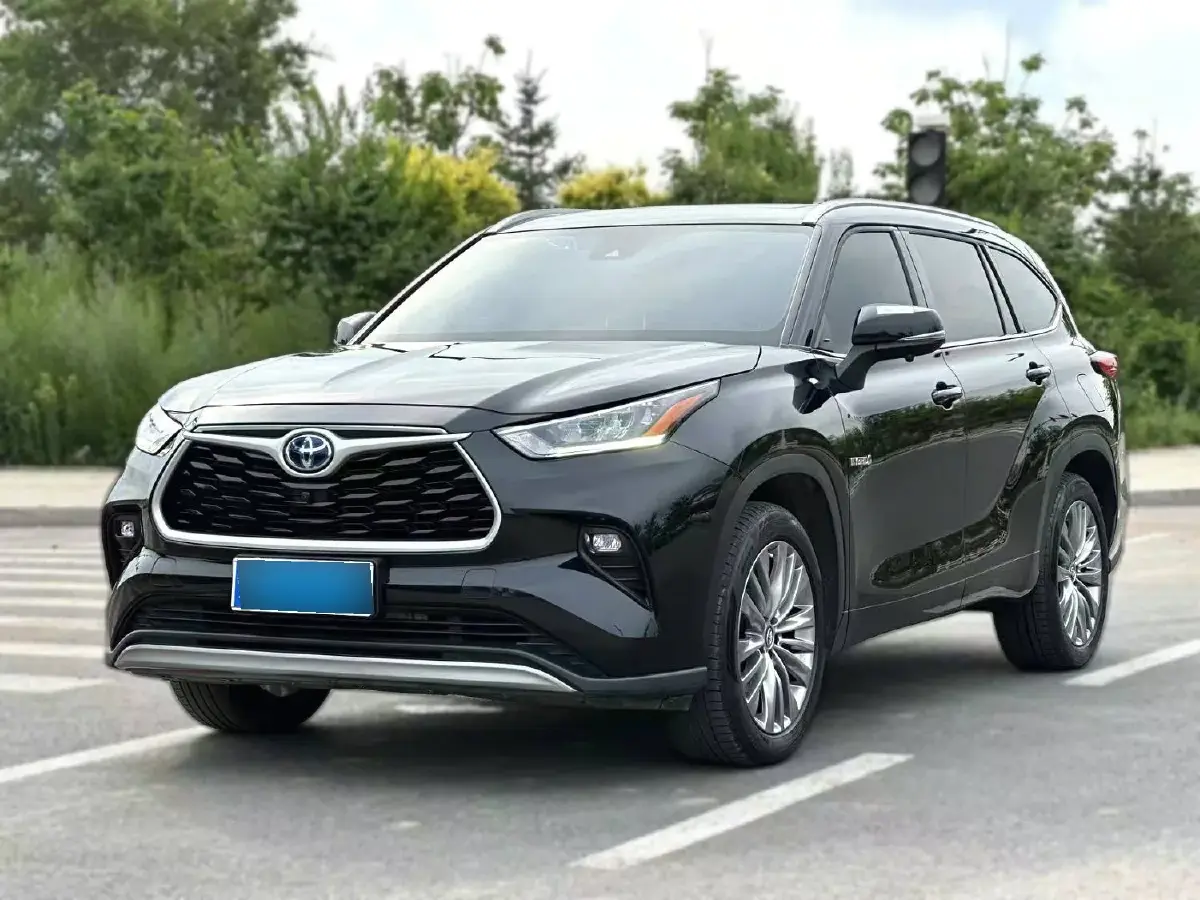 2022 Toyota Highlander 2.5L 192HP L4 E-CVT Hybrid