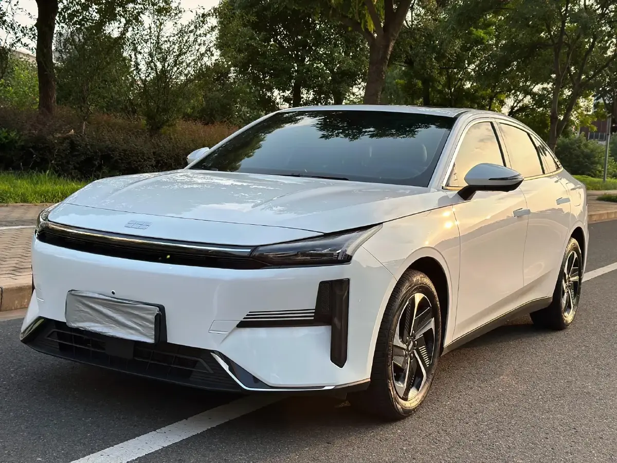 2024 Geely Galaxy L6 1.5T 163HP L4 3DHT PHEV