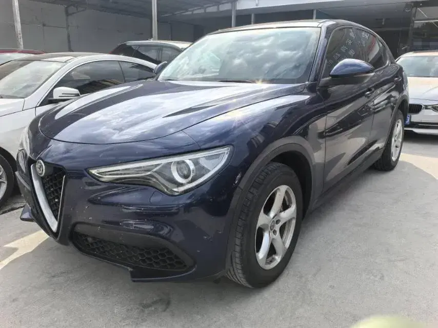 2017 Alfa Romeo Stelvio 2.0T 200HP L4 8AT
