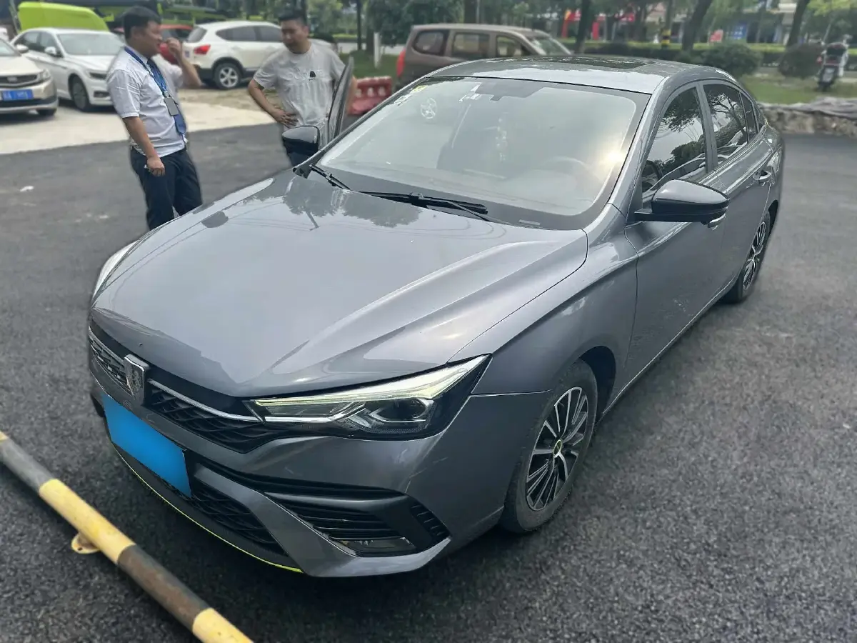 2021 Roewe i5 1.5L 120HP L4 CVT