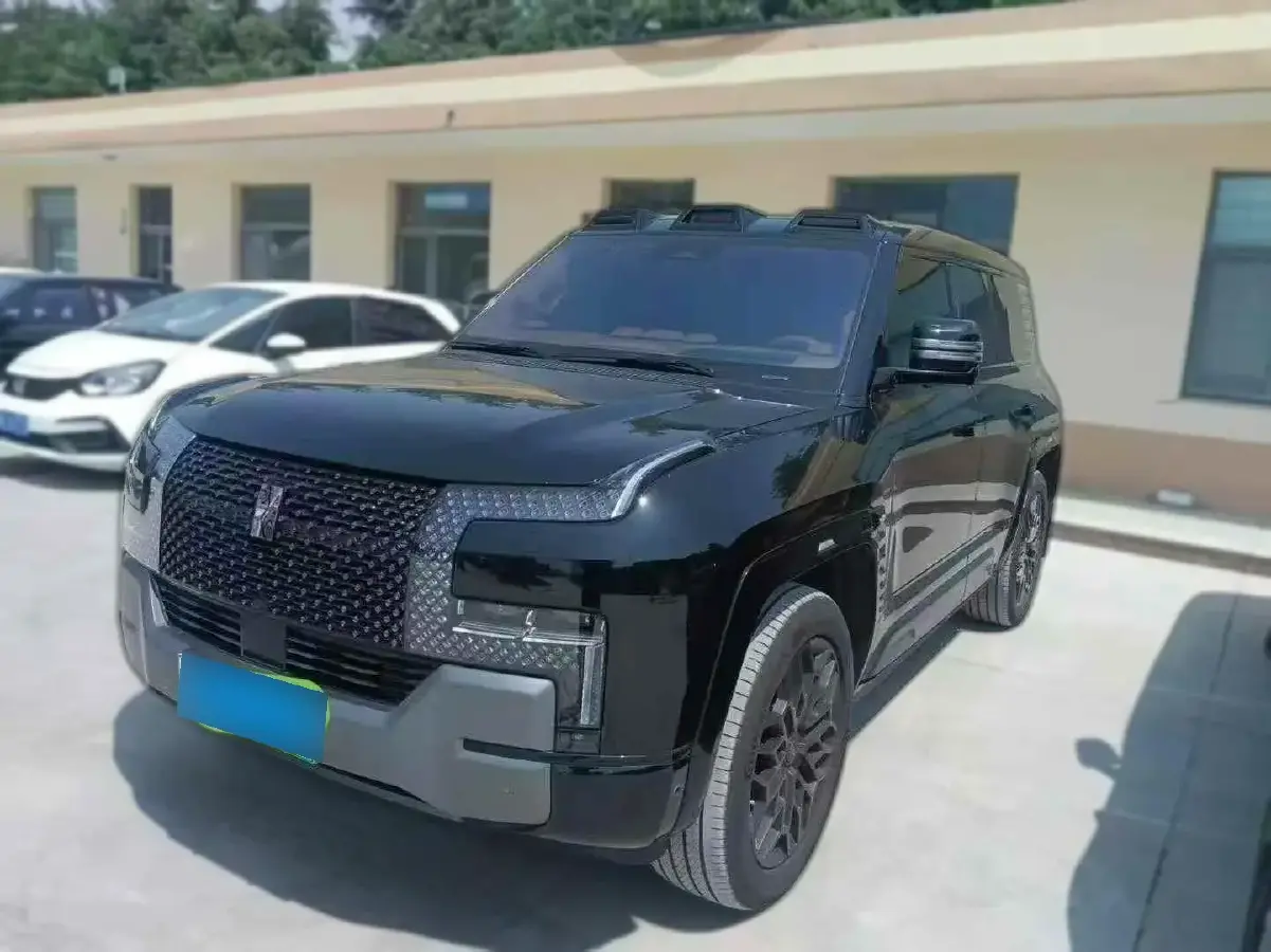 2023 YangWang U8 2.0T 272HP L4 REEV 49.05KWH