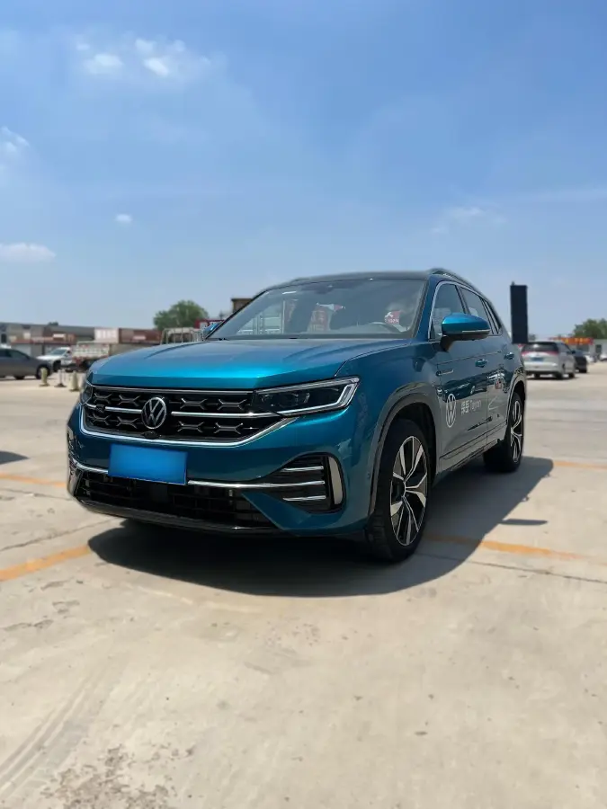 2023 Volkswagen Tayron 2.0T 220HP L4 7DCT