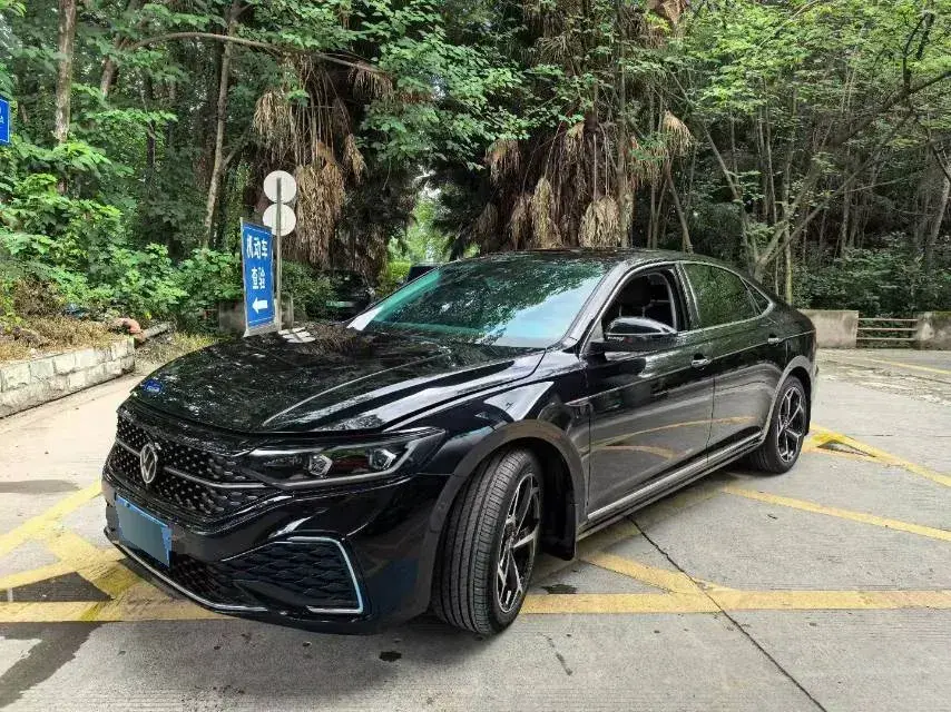 2023 Volkswagen Passat 2.0T 186HP L4 7DCT