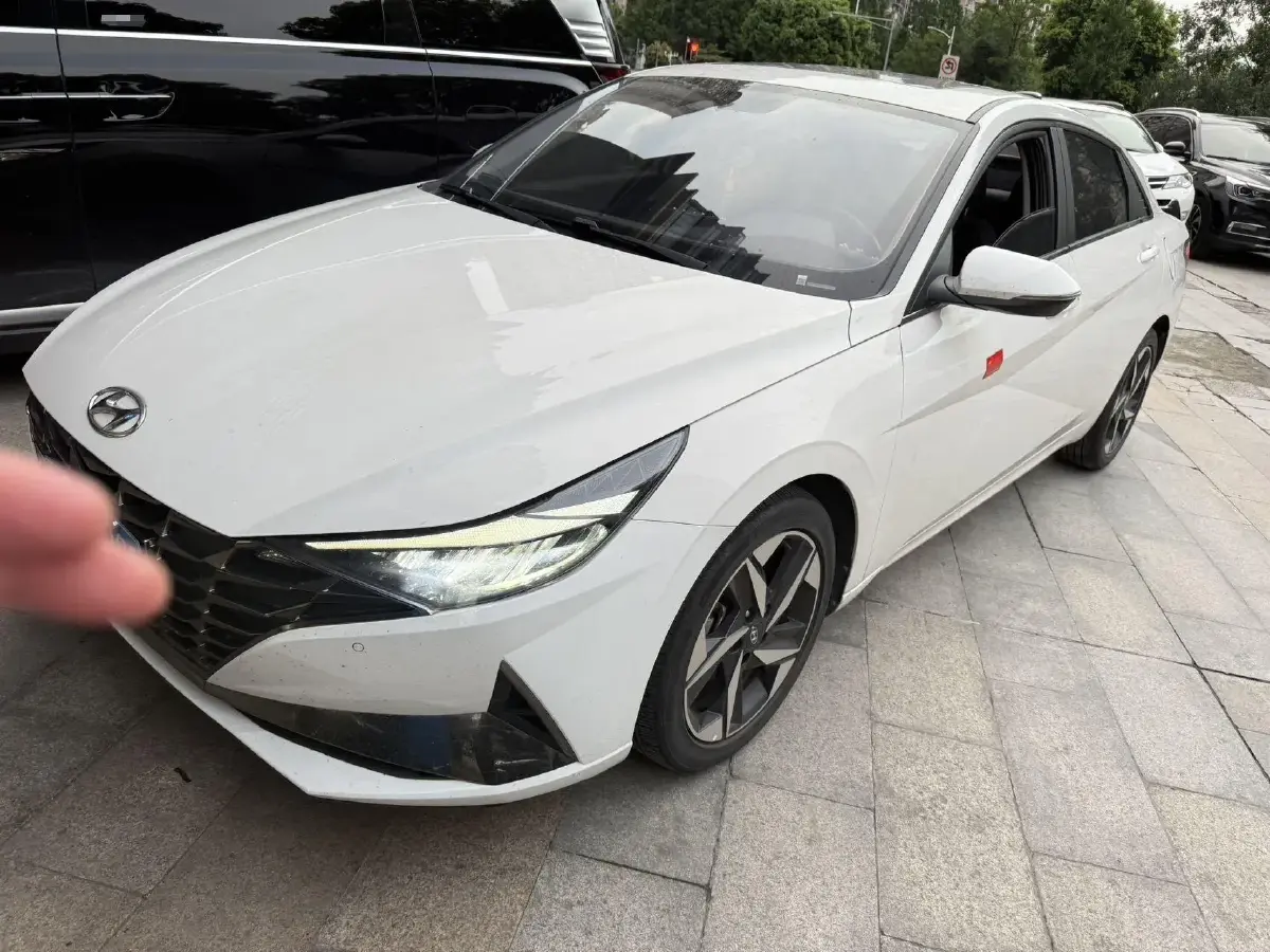 2021 Hyundai Elantra 1.5L 115HP L4 CVT