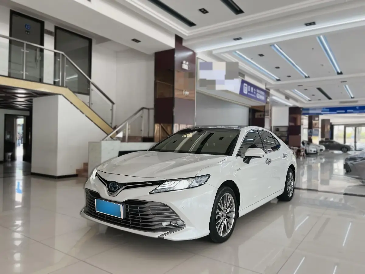 2019 Toyota Camry 2.5L 178HP L4 E-CVT Hybrid