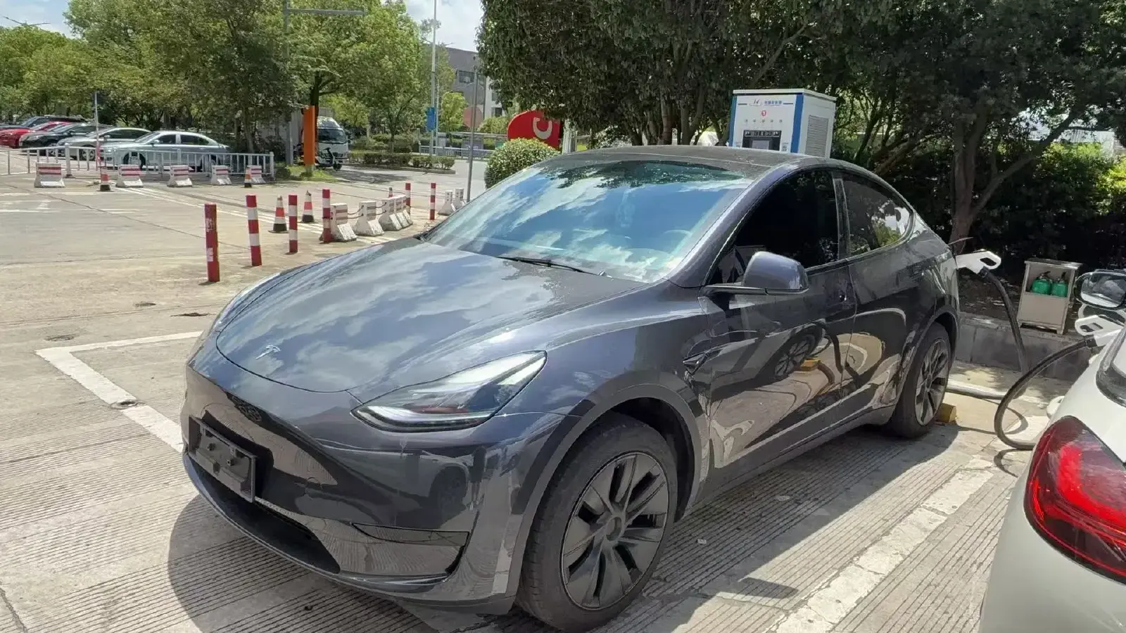 2024 Tesla Model Y BEV 60KWH