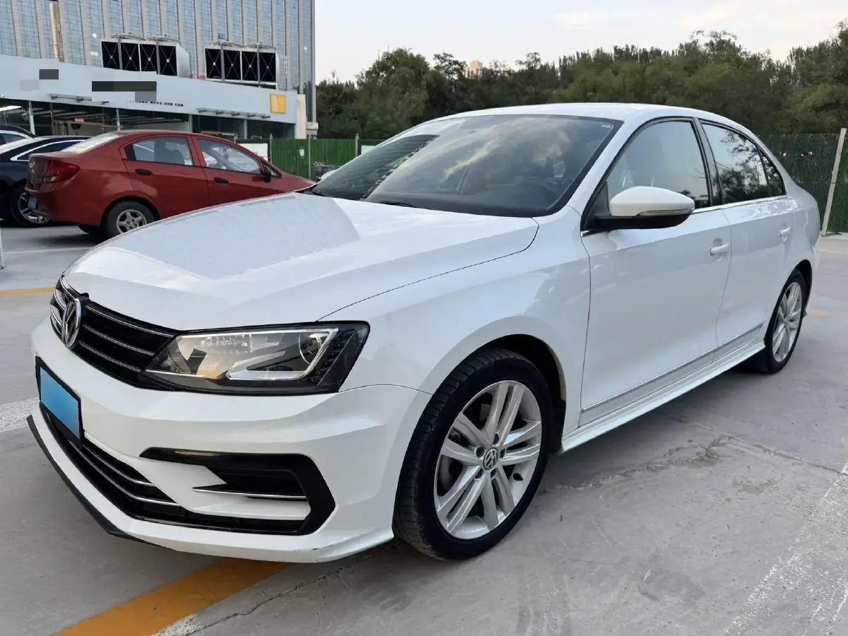 2018 Volkswagen Sagitar 1.4T 150HP L4 7DCT