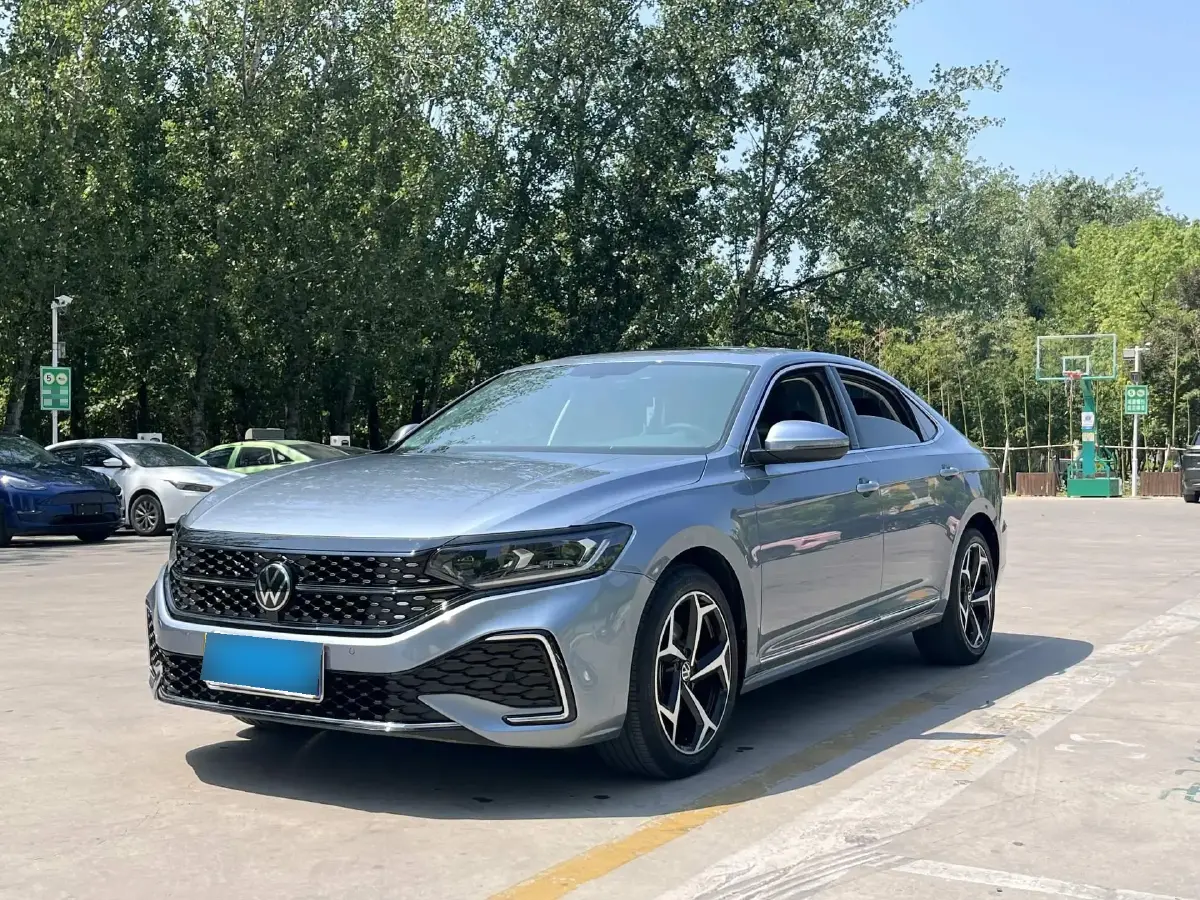 2023 Volkswagen Passat 2.0T 186HP L4 7DCT