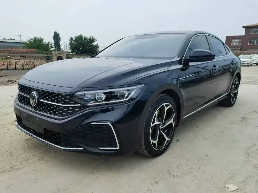 2023 Volkswagen Passat 2.0T 186HP L4 7DCT