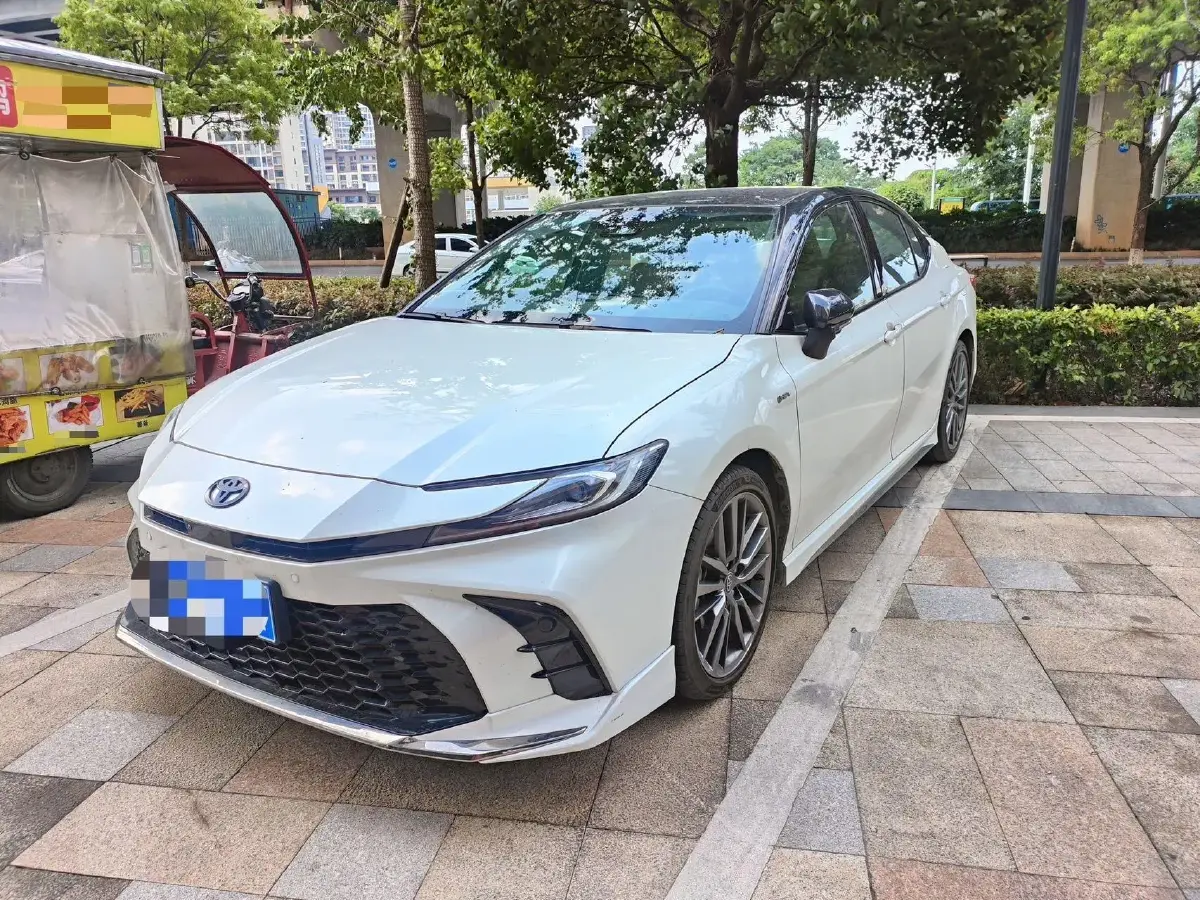 2024 Toyota Camry 2.0L 152HP L4 E-CVT Hybrid