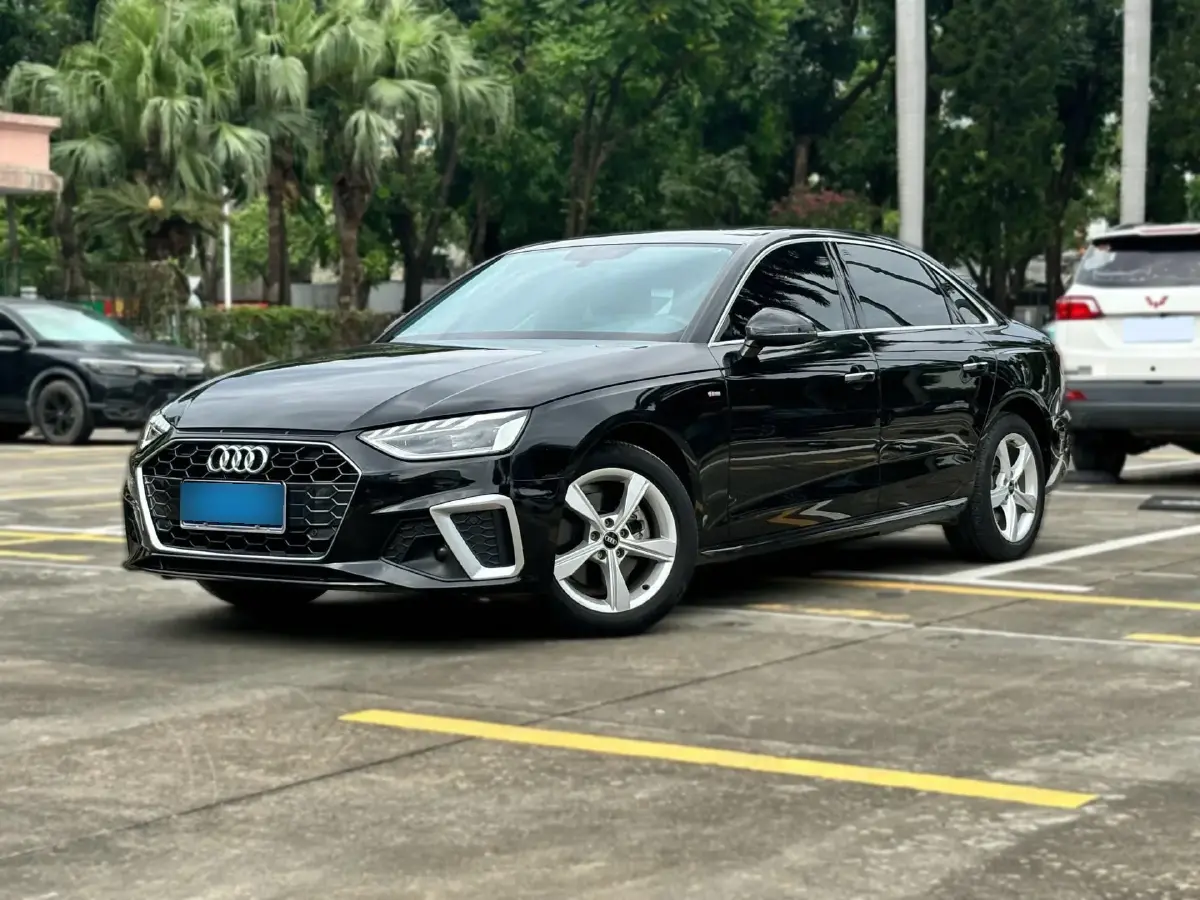 2022 Audi A4L 2.0T 190HP L4 7DCT