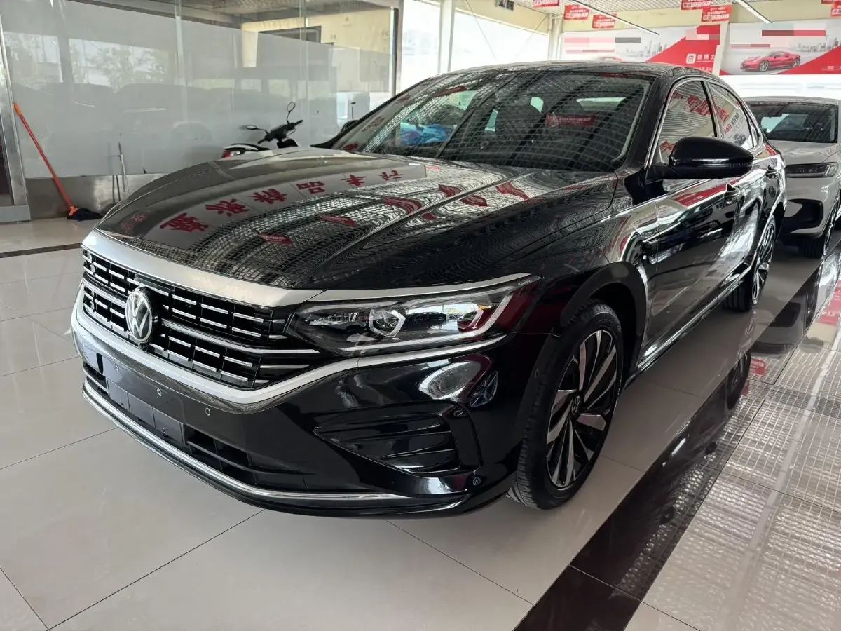 2023 Volkswagen Passat 2.0T 186HP L4 7DCT