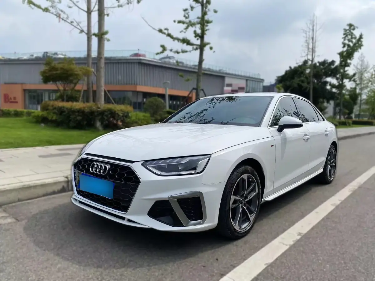 2023 Audi A4L 2.0T 190HP L4 7DCT