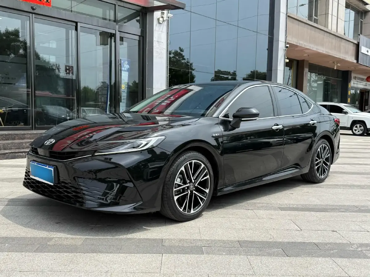 2024 Toyota Camry 2.0L 152HP L4 E-CVT Hybrid