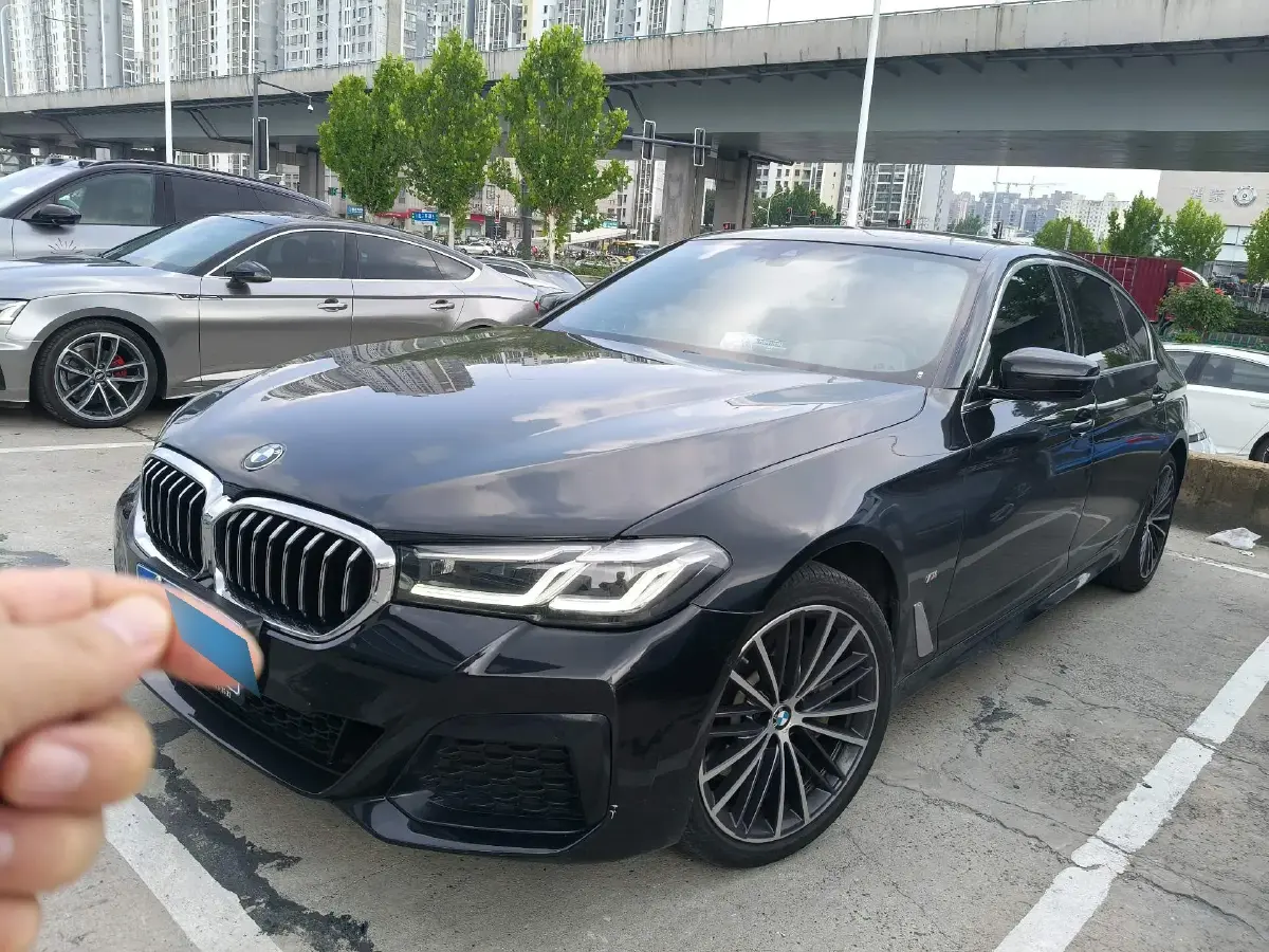 2022 BMW 5 Series 2.0T 252HP L4 8AT