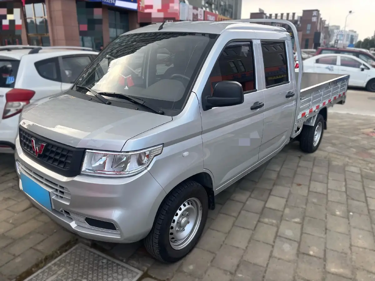 2023 WuLing RongGuang New Truck 2.0L 136HP L4 5MT