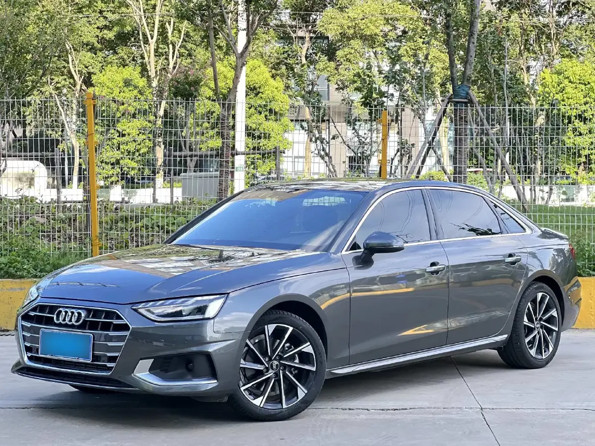 2022 Audi A4L 2.0T 190HP L4 7DCT
