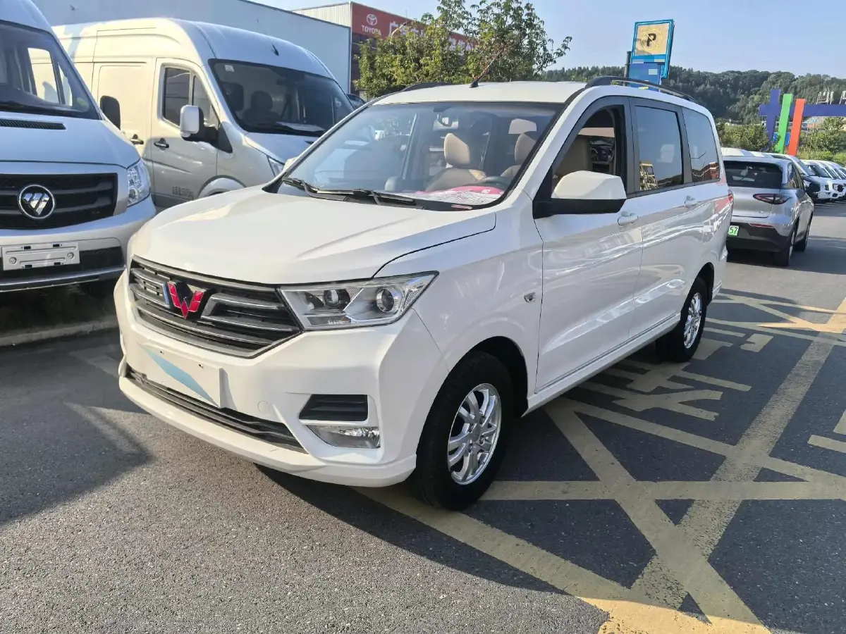 2021 WuLing HongGuang 1.5L 99HP L4 6MT
