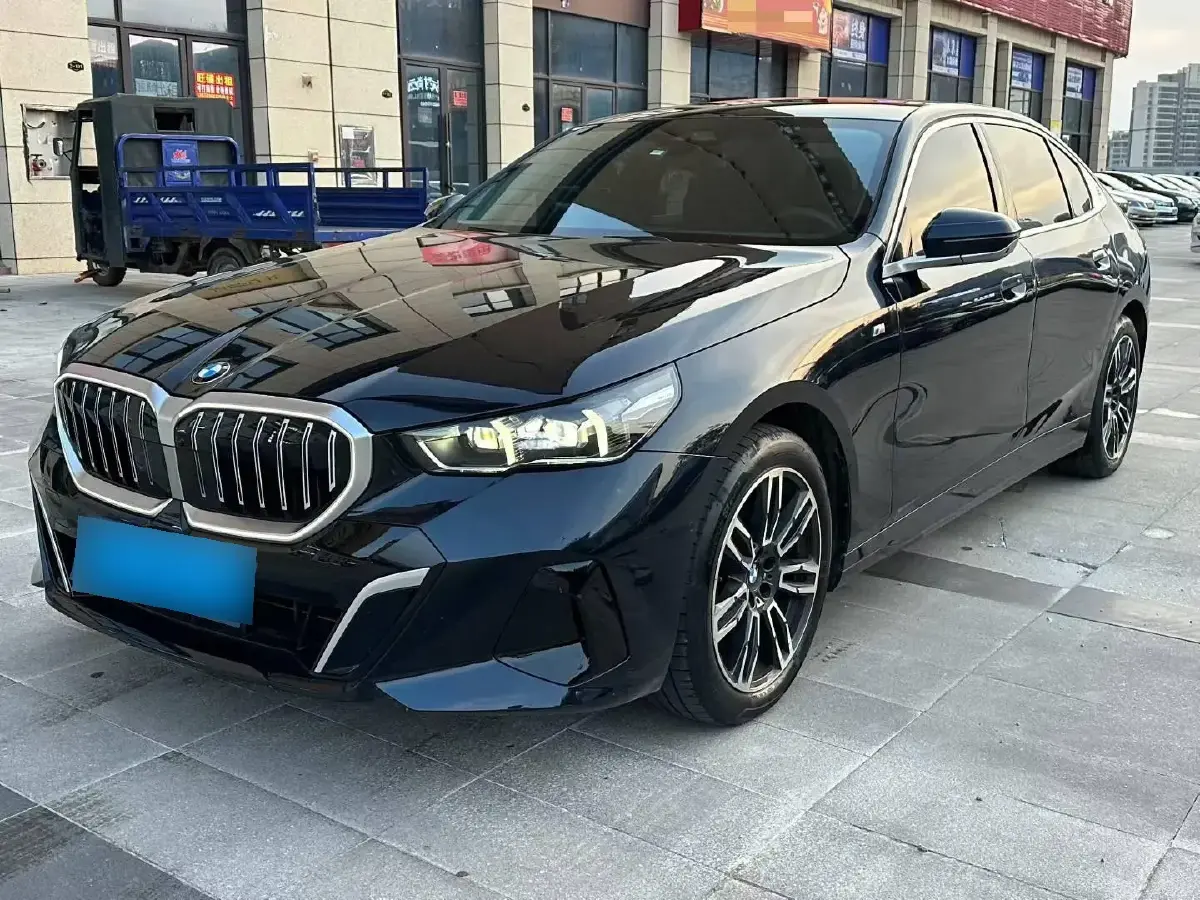 2024 BMW 5 Series 2.0T 258HP L4 8AT