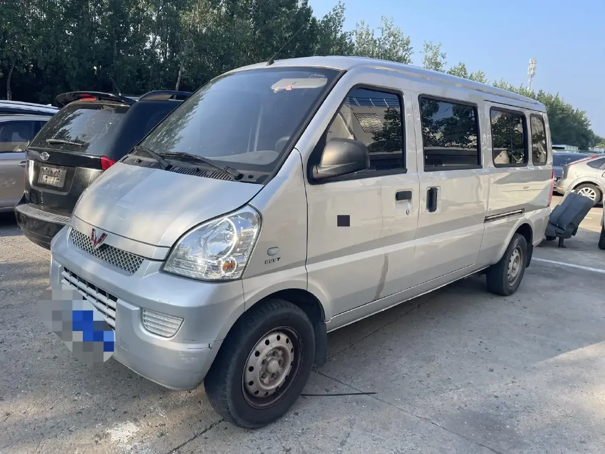 2021 WuLing RongGuang 1.5L 99HP L4 5MT