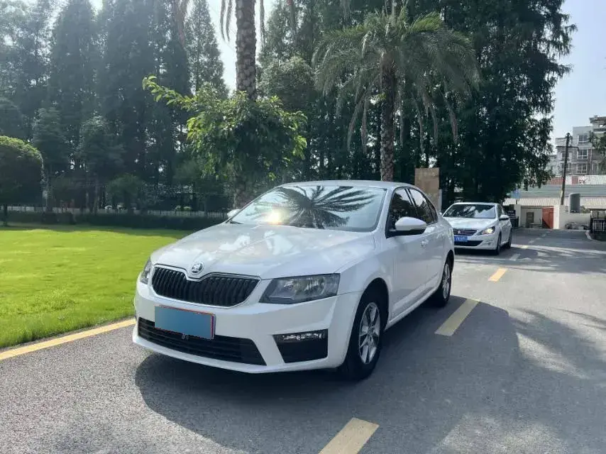 2017 Skoda Octavia 1.6L 110HP L4 5MT