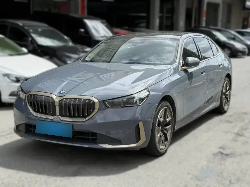 2024 BMW 5 Series 2.0T 258HP L4 8AT