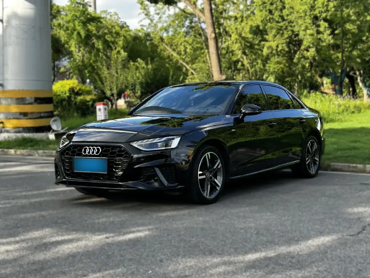 2022 Audi A4L 2.0T 190HP L4 7DCT