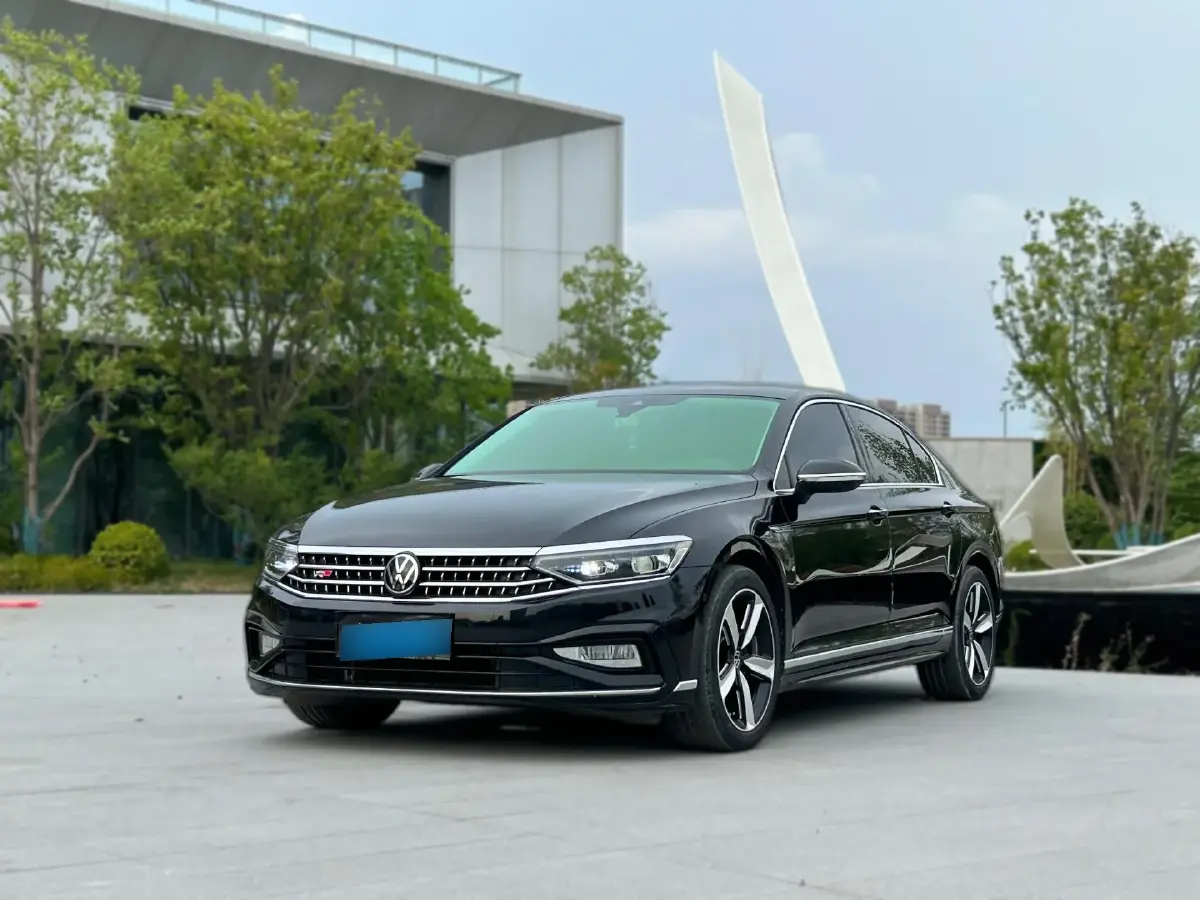 2023 Volkswagen Magotan 2.0T 220HP L4 7DCT