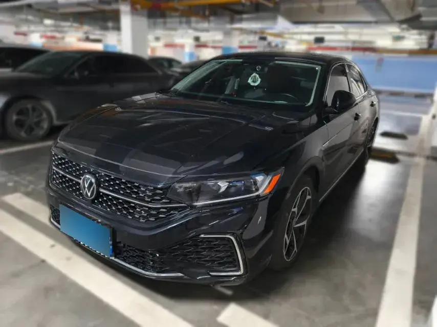 2023 Volkswagen Passat 2.0T 186HP L4 7DCT