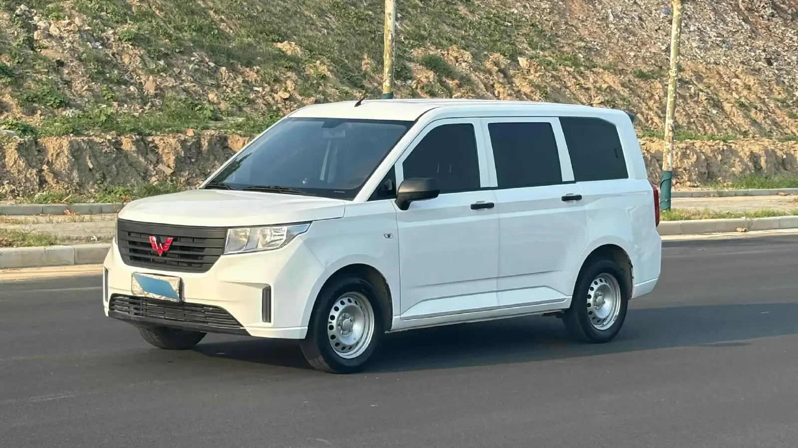 2019 WuLing HongGuang Plus 1.5T 147HP L4 6MT