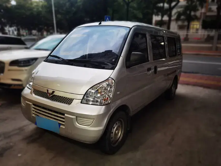 2021 WuLing RongGuang 1.5L 99HP L4 5MT