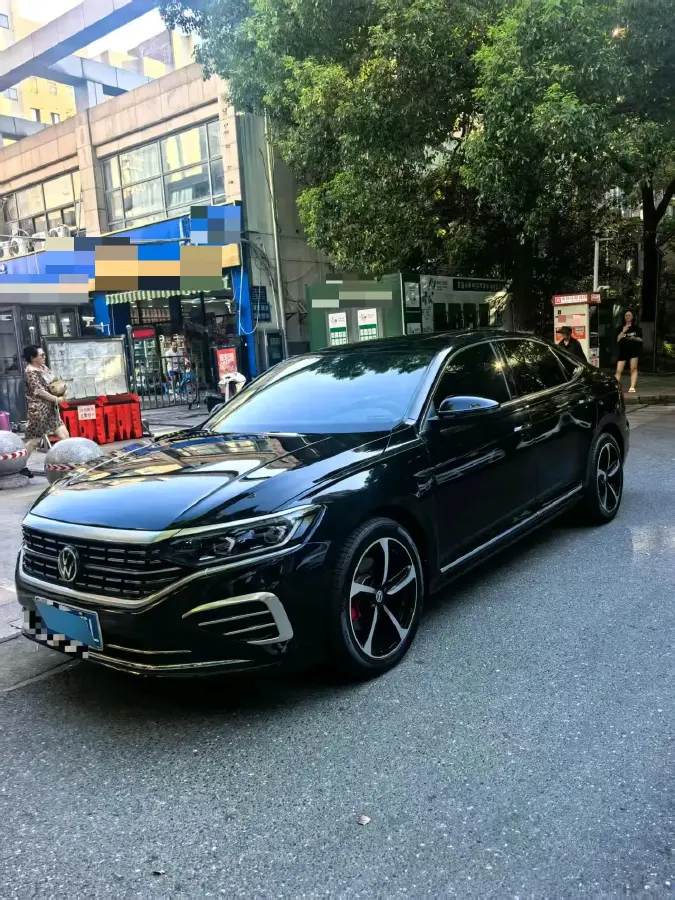 2022 Volkswagen Passat 2.0T 220HP L4 7DCT