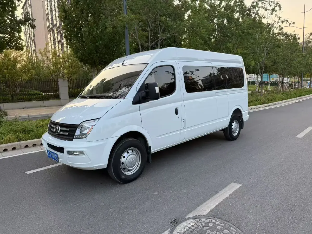 2023 MAXUS XinTu V80 2.0T 127HP L4 6MT