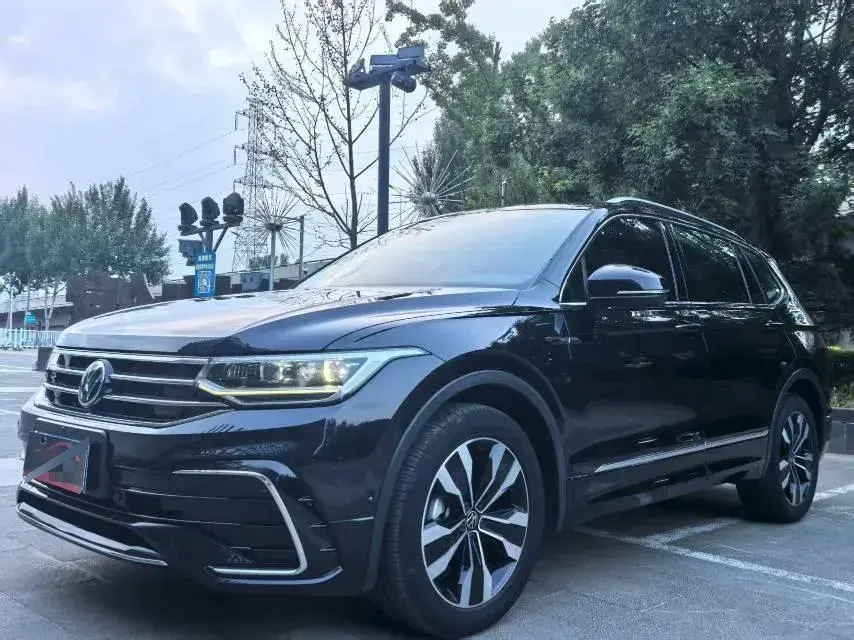 2024 Volkswagen Tiguan L 2.0T 220HP L4 7DCT