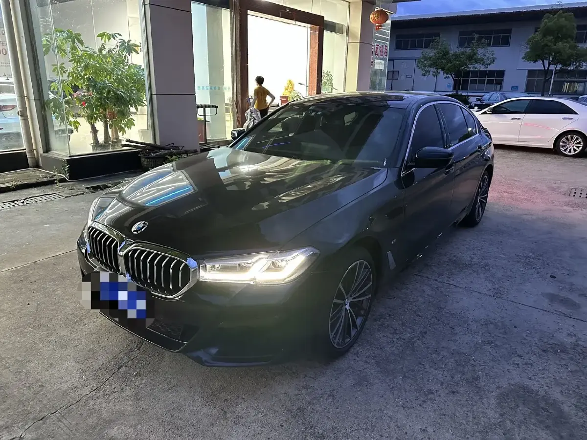 2023 BMW 5 Series 2.0T 245HP L4 8AT